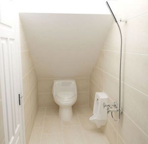 Đặt bồn cầu ở khu góc khuất của nhà vệ sinh, đồng thời có thể thiết kế thêm bồn tiểu nam.