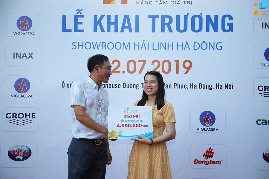 khách hàng trúng giải nhì bốc thăm