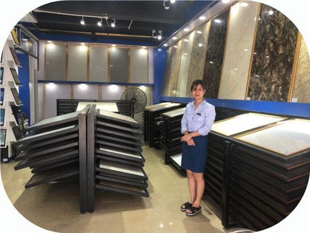 Nhân viên tư vấn xinh đẹp, nhiệt tình