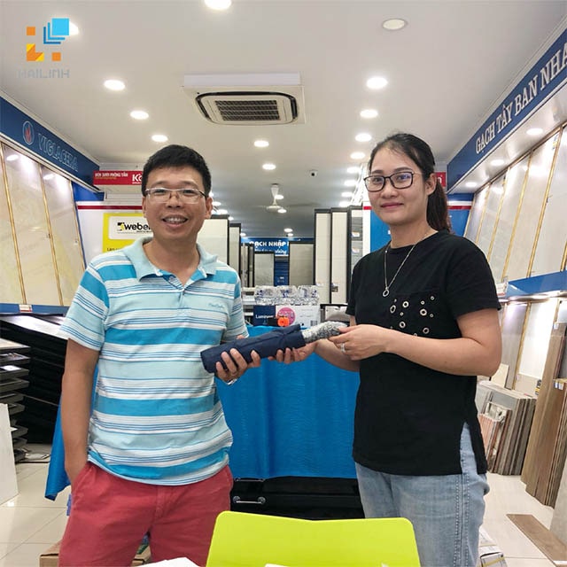 Quà tặng là 1 ô cán ngắn tại Hải Linh