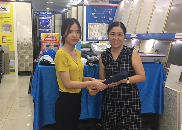 Quà tặng là chiếc ô thời trang cùng ke gạch khi mua gạch ốp lát