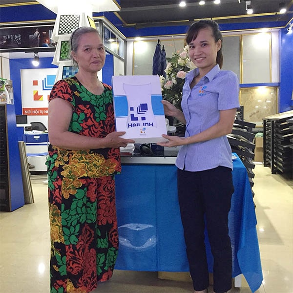 Quà tặng là 1 chiếc khăn tắm