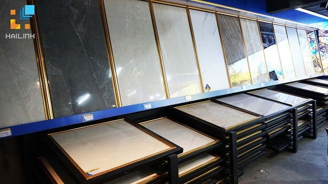 Tại tầng 2 Showroom Hải Linh Hà Đông trưng bày đa dạng chủng loại, mẫu mã gạch nhập khẩu