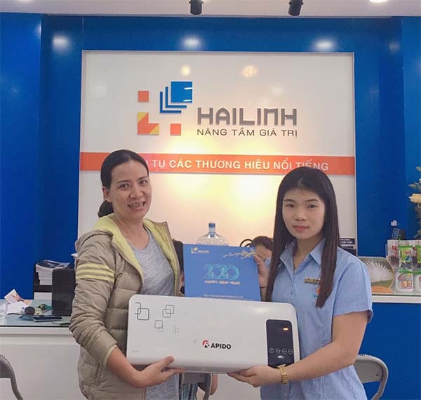 Chiếc máy sưởi và lịch tết Hải Linh dành tặng Anh Long ở Văn Quán, Hà Đông