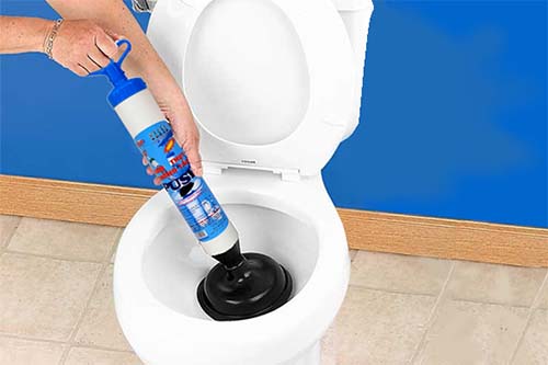 Thông bồn cầu bằng pittong cao su