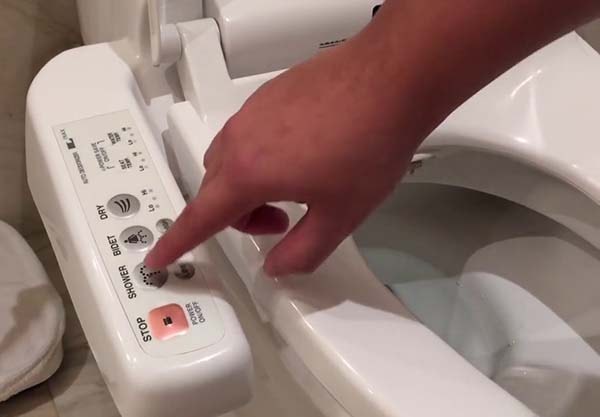 Hướng dẫn sử dụng bồn cầu thông minh đúng cách