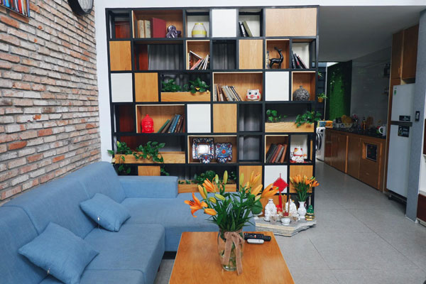 trang-tri-phong-khach-don-gian-6