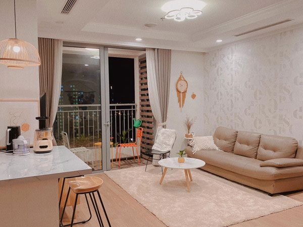 trang-tri-phong-khach-don-gian-9