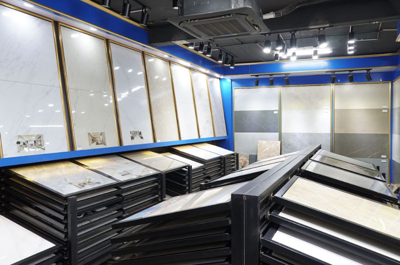 Loạt mẫu gạch bán chạy đi đầu xu hướng trưng bày thực tế tại Showroom Hà Đông.